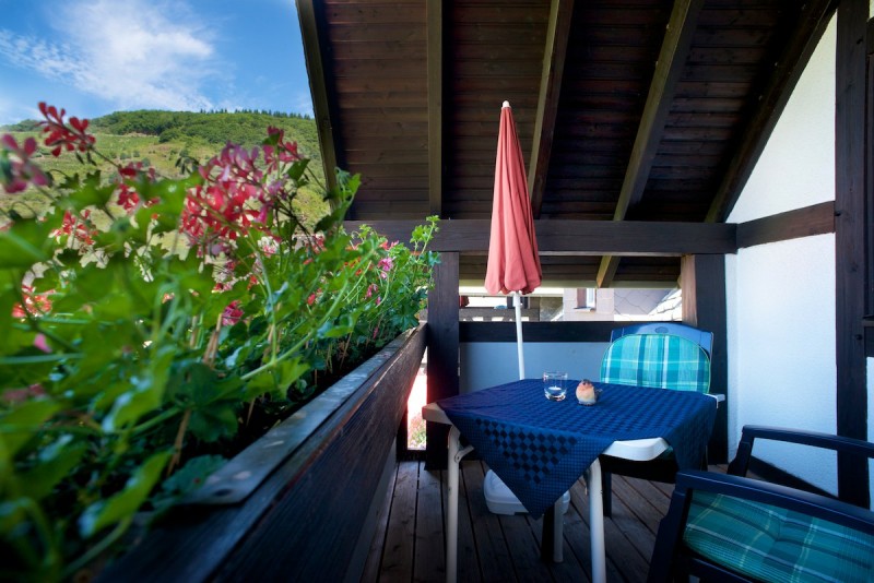 Geräumiger Balkon im Dachgiebel